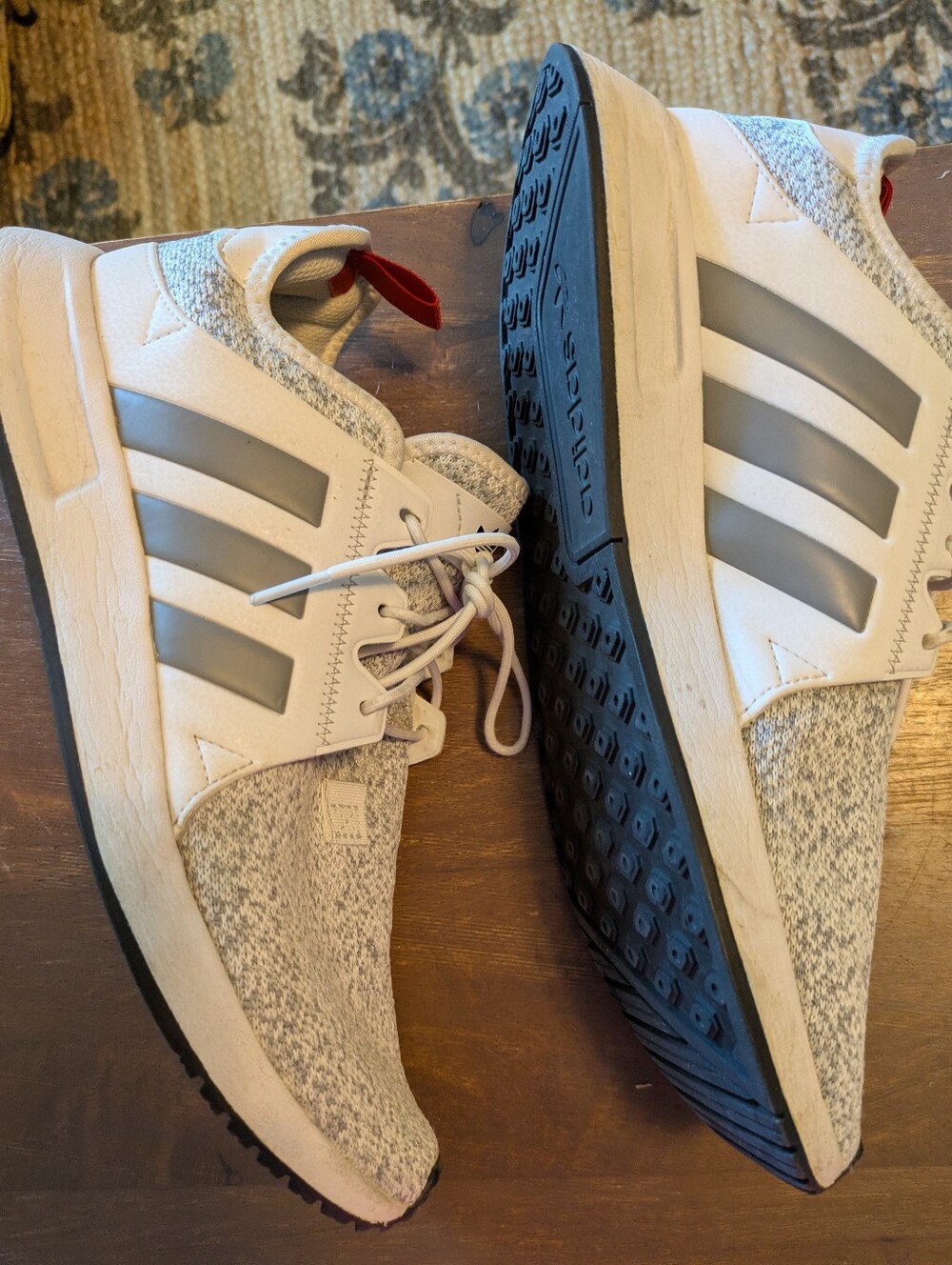 Adidas Men’s White/Grey Lightweight Casual Sneakers